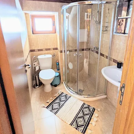 Apartman Casual Near Gondola & Center - Neon