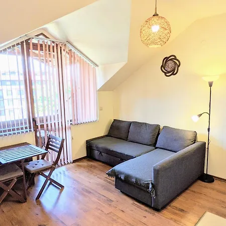 Apartman Casual Near Gondola & Center - Neon
