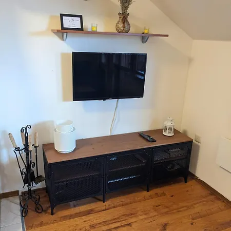 Casual Near Gondola & Center - Neon Apartman